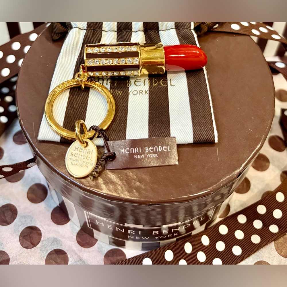 NWT HENRI BENDEL Red Lipstick Keychain, Gold Hardware & Crystals
Comes w/dusty - Picture 7 of 9